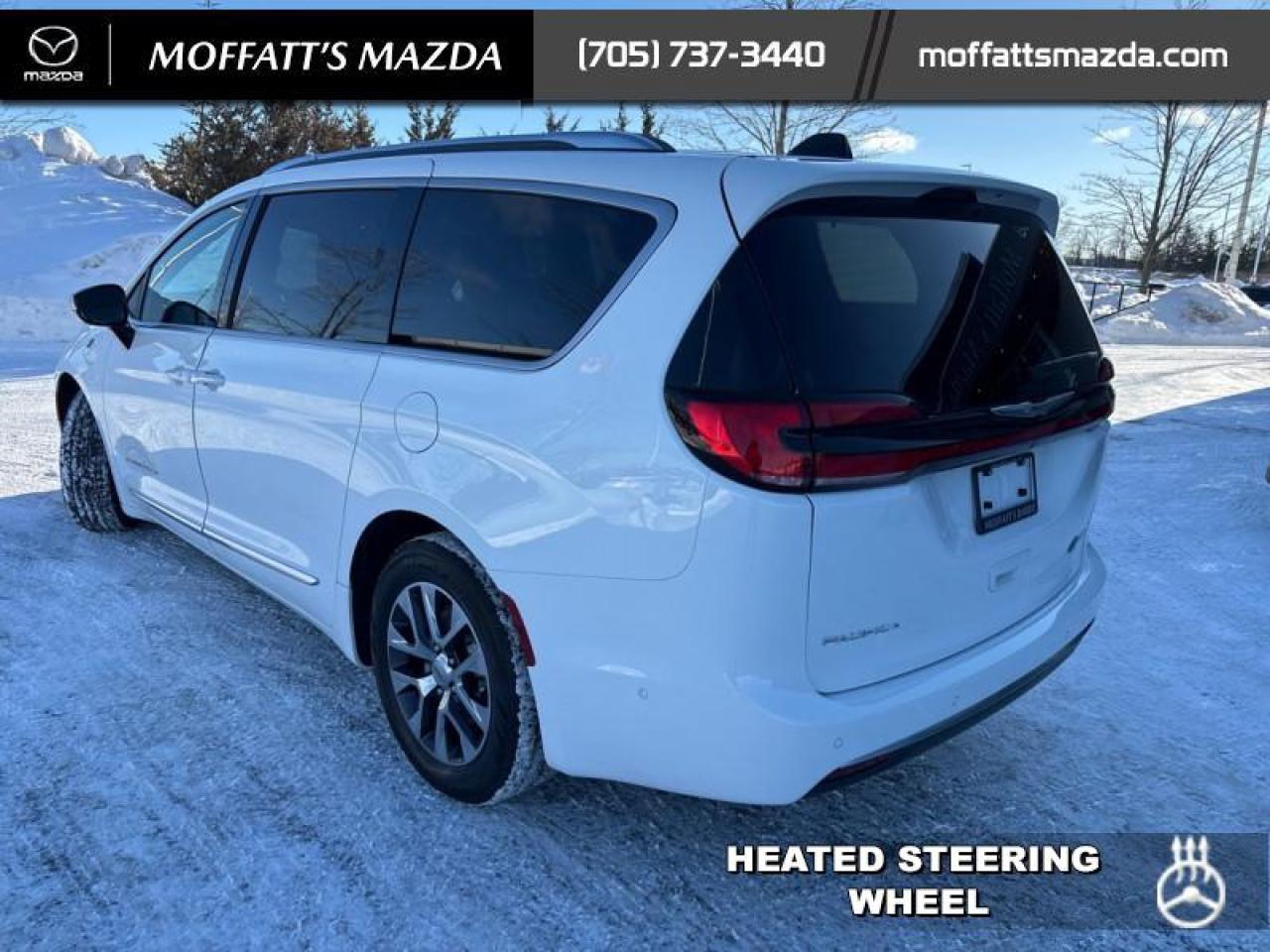 2023 Chrysler Pacifica Hybrid Pinnacle Photo2