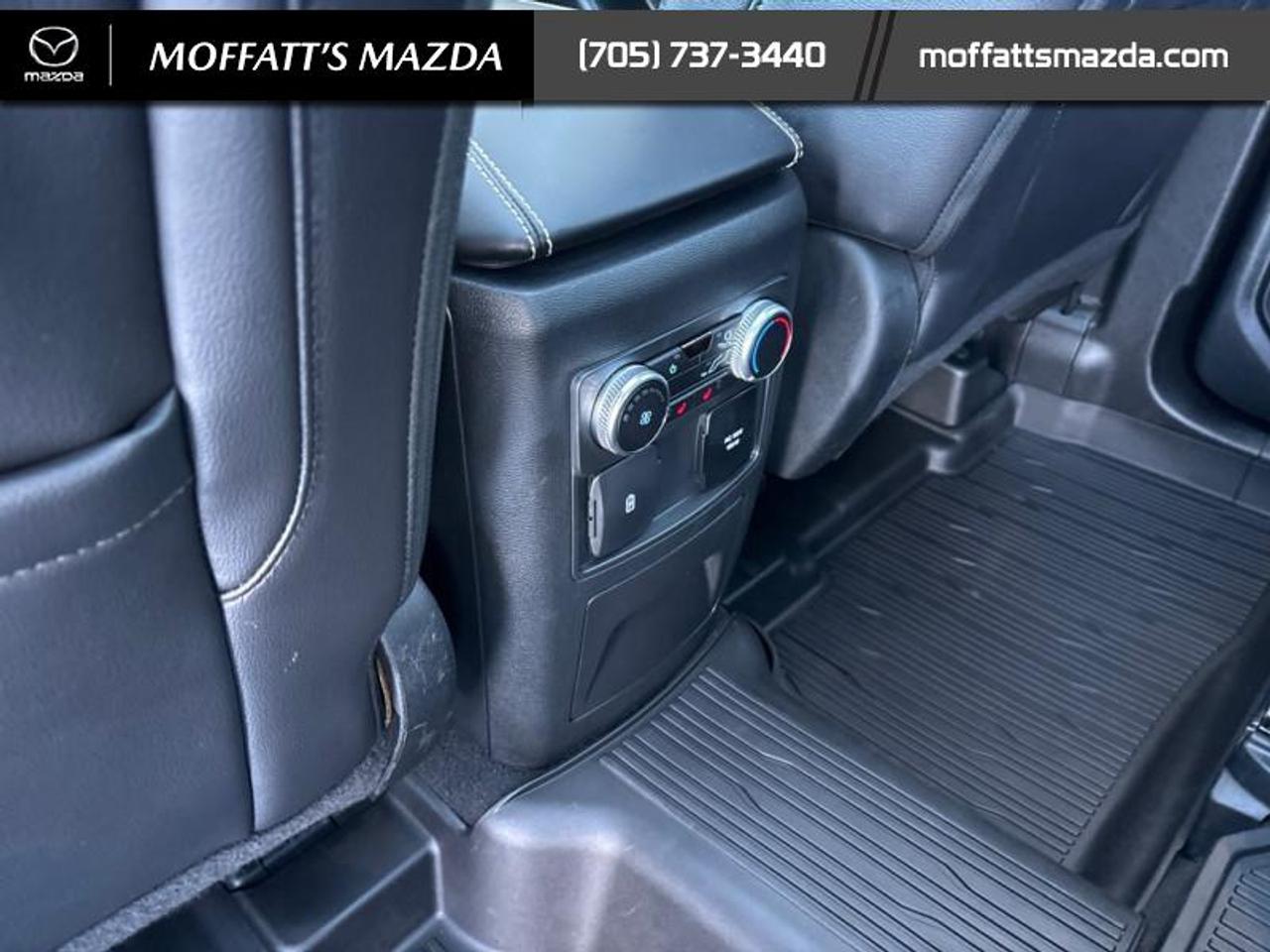 2023 Ford Explorer ST Photo