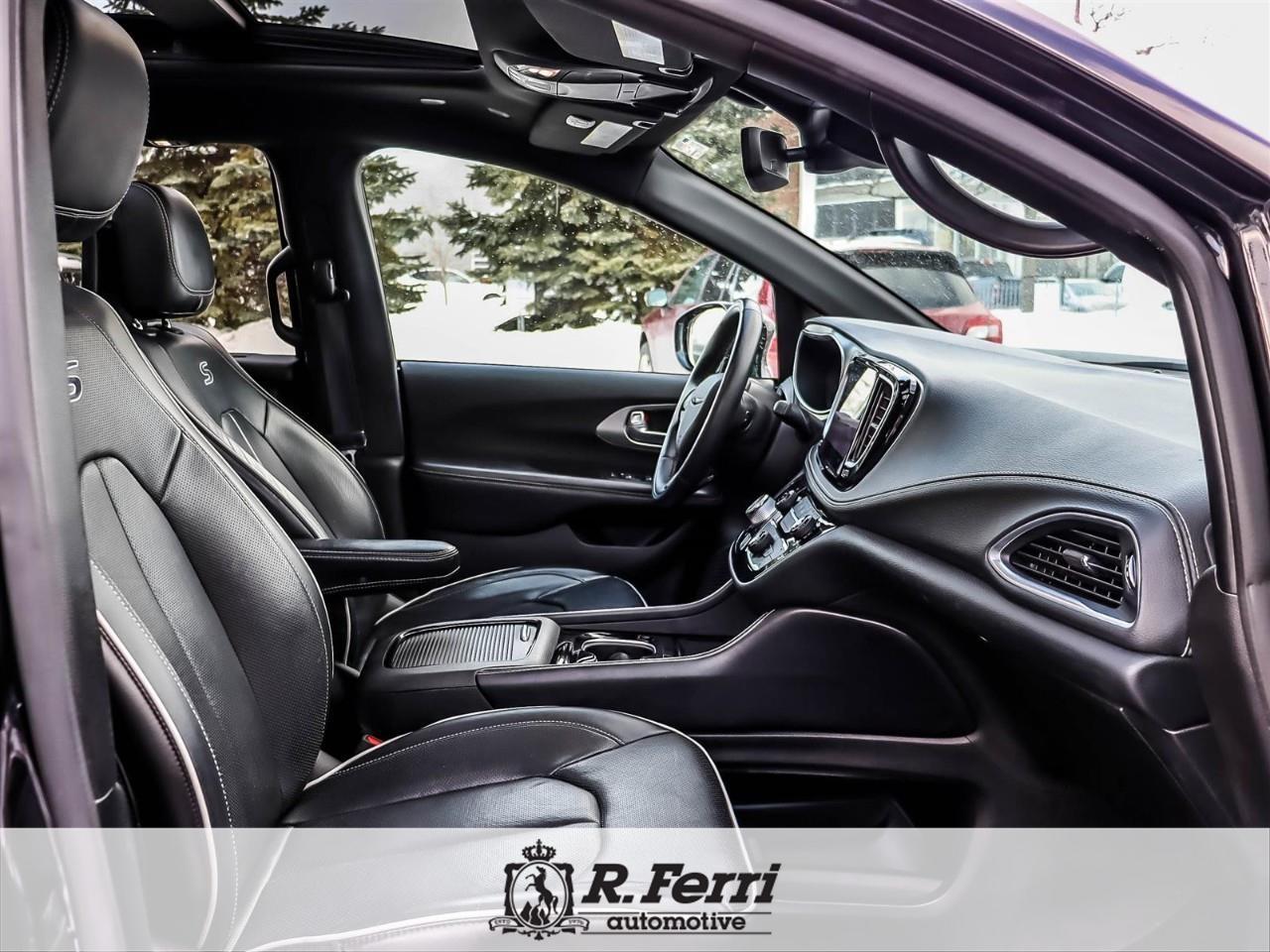 2021 Chrysler Pacifica Limited All-Wheel Drive Passenger Van Photo