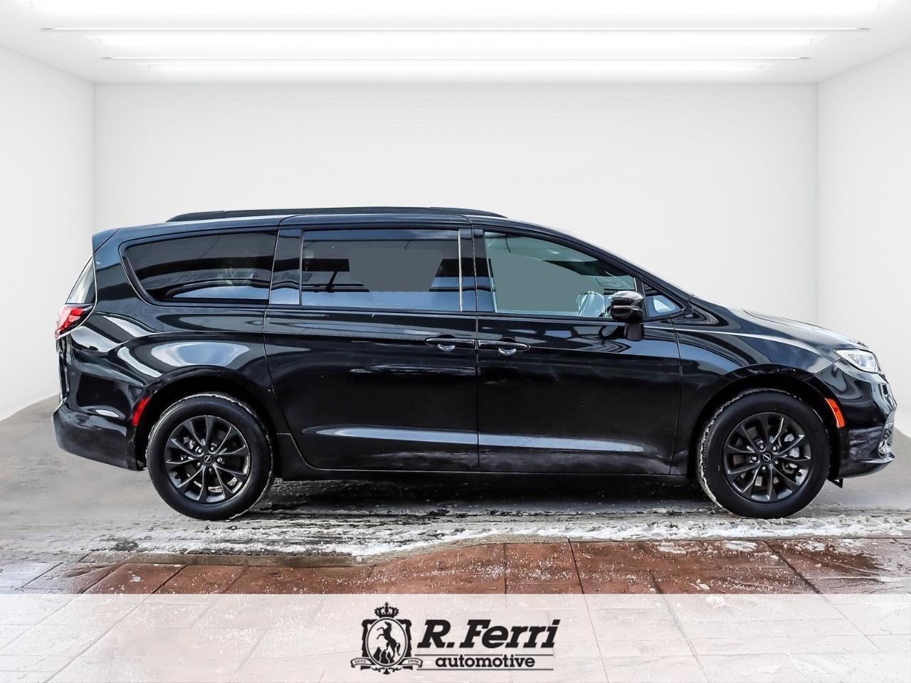 2021 Chrysler Pacifica Limited All-Wheel Drive Passenger Van Photo