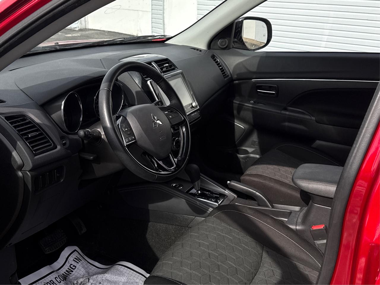 2024 Mitsubishi RVR AWD HEATED SEATS CRUSIE MINT WE FINANCE ALL CREDIT Photo