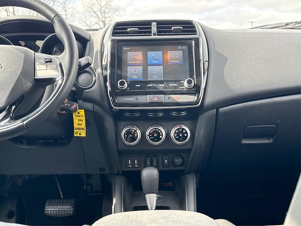 2024 Mitsubishi RVR AWD HEATED SEATS CRUSIE MINT WE FINANCE ALL CREDIT Photo