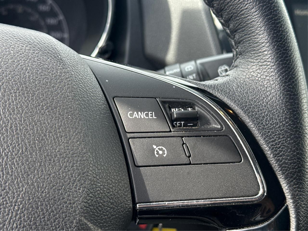 2024 Mitsubishi RVR AWD HEATED SEATS CRUSIE MINT WE FINANCE ALL CREDIT Photo