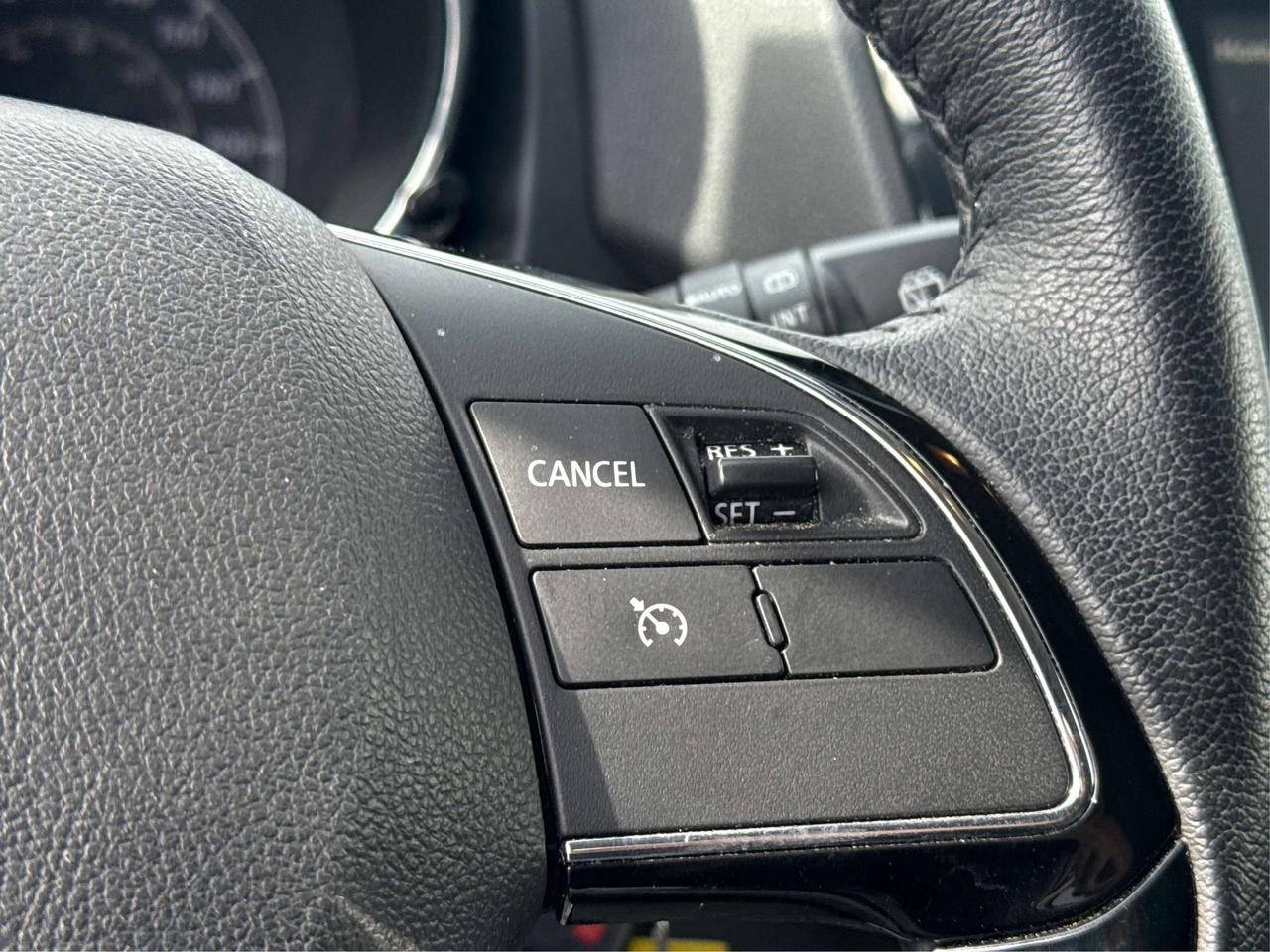 2024 Mitsubishi RVR AWD HEATED SEATS CRUSIE MINT WE FINANCE ALL CREDIT Photo