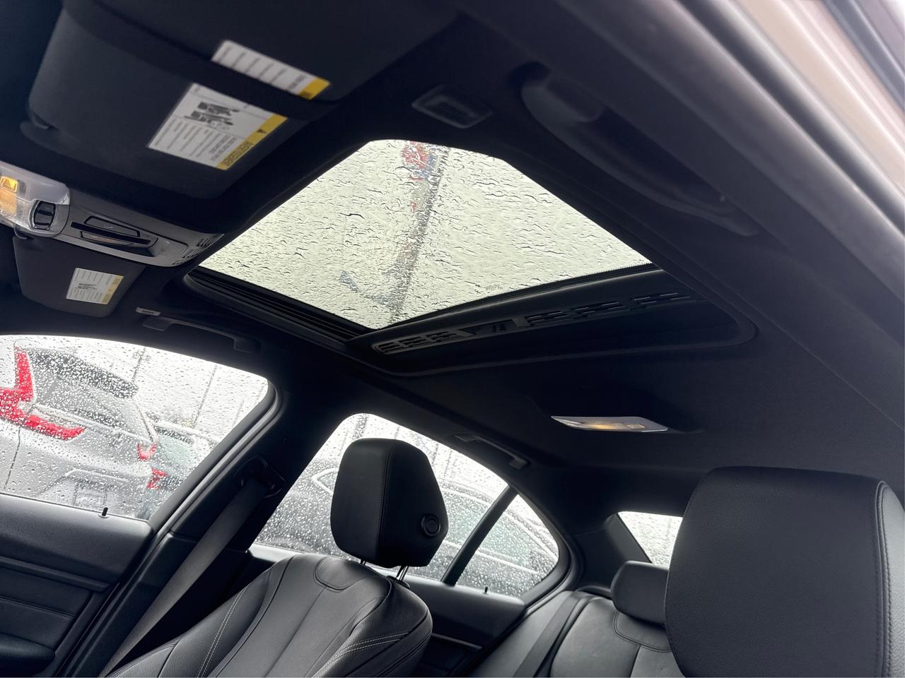 2015 BMW 3 Series AWD NAV LEATHER SUNROOF WE FINANCE ALL CREDIT Photo