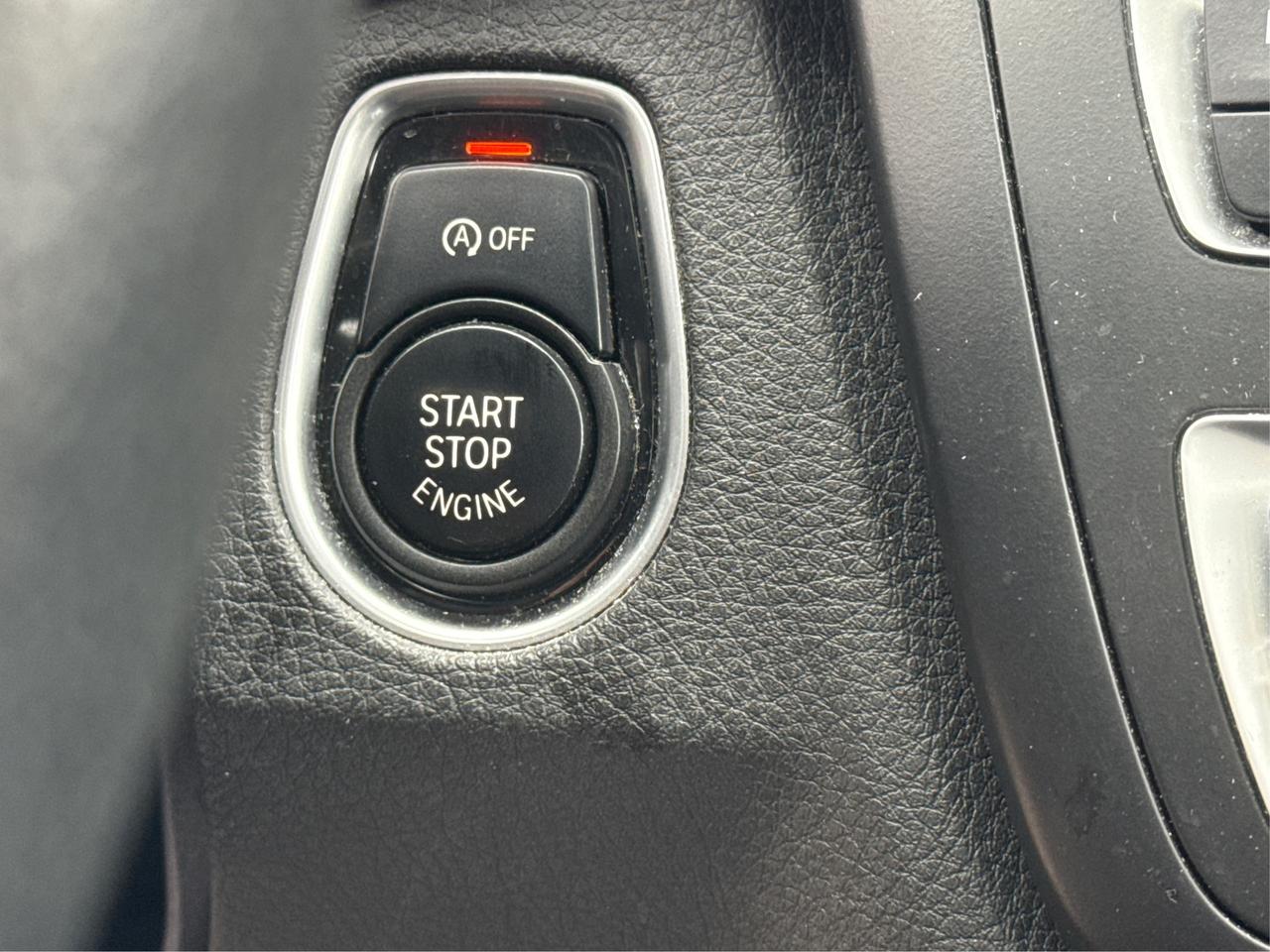 2015 BMW 3 Series AWD NAV LEATHER SUNROOF WE FINANCE ALL CREDIT Photo