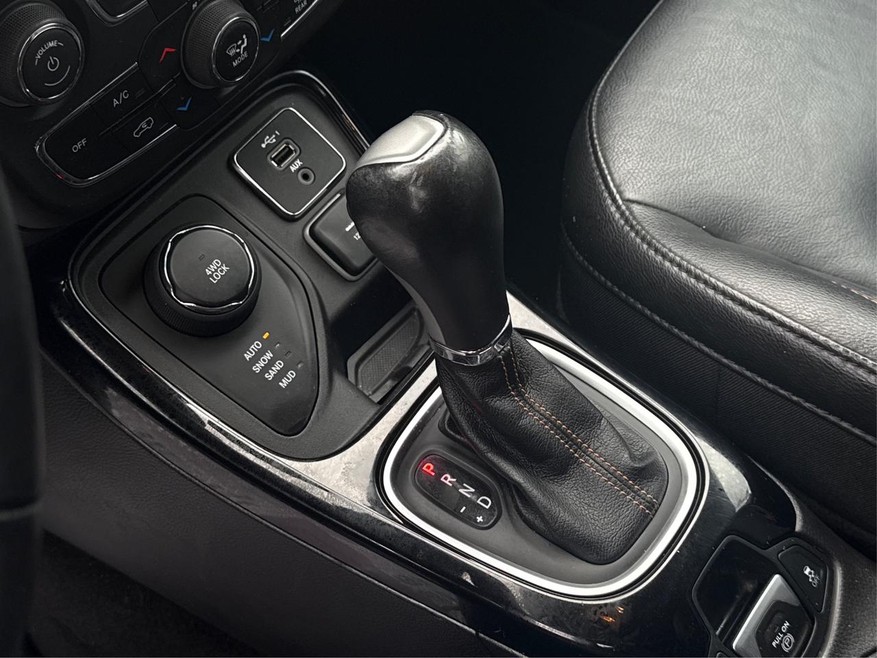 2019 Jeep Compass AWD LEATHER HEATED SEATS WE FINANCE ALL CREDIT Photo