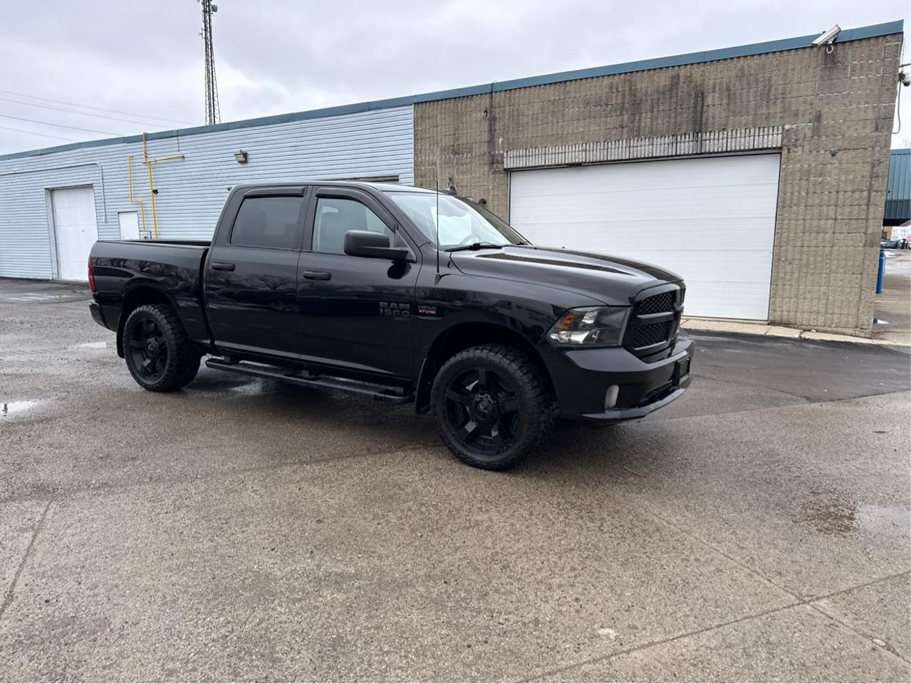 2021 RAM 1500 Classic Express 4x4 Crew Cab 5'7  Bx WE FINANCE ALL CREDIT Photo