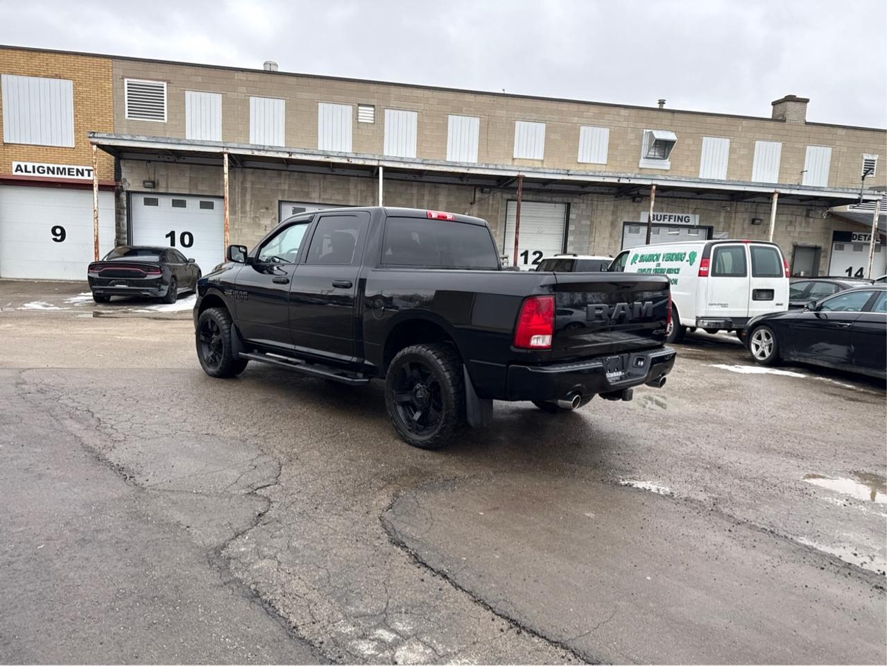 2021 RAM 1500 Classic Express 4x4 Crew Cab 5'7  Bx WE FINANCE ALL CREDIT Photo4