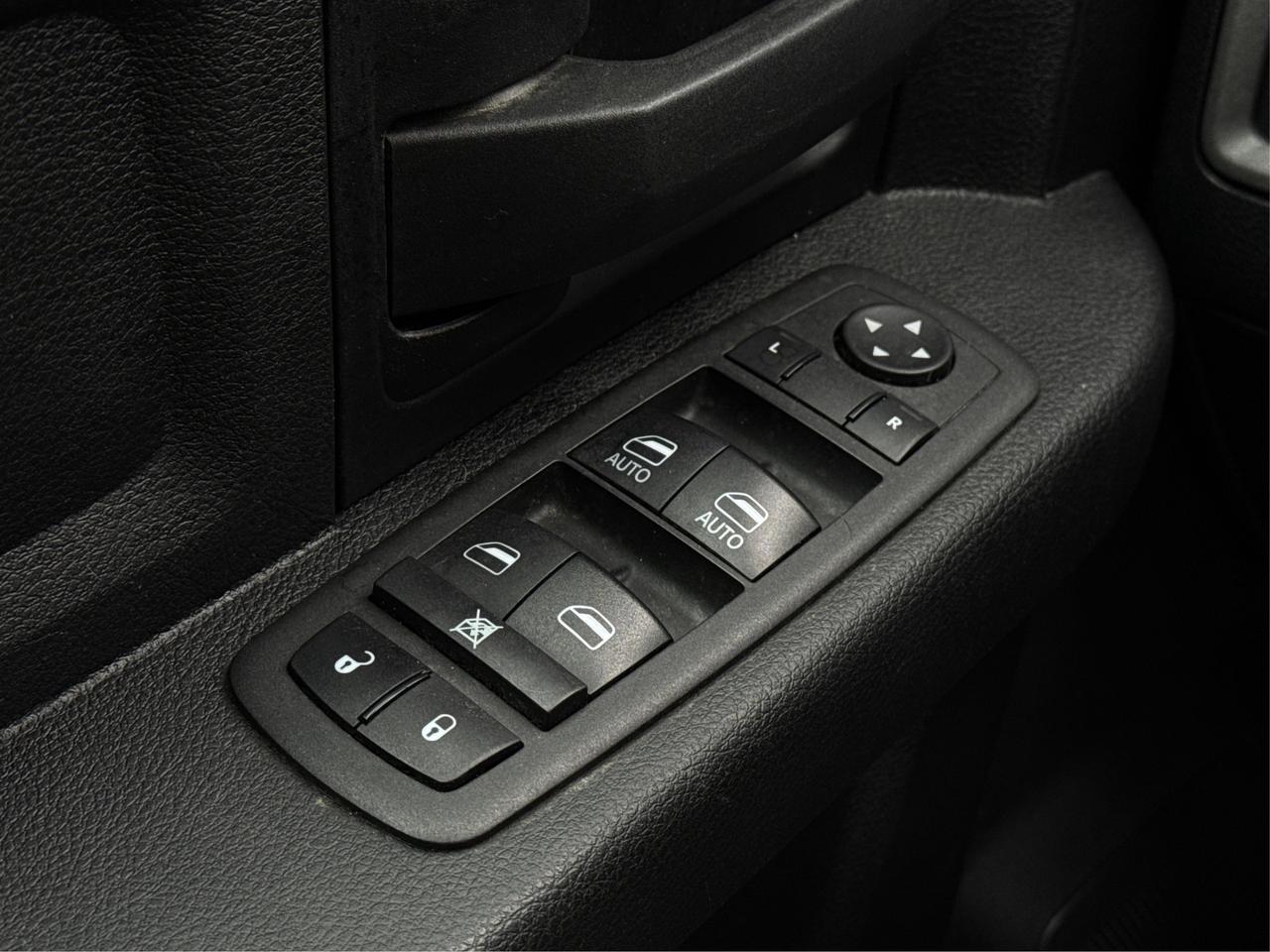 2021 RAM 1500 Classic Express 4x4 Crew Cab 5'7  Bx WE FINANCE ALL CREDIT Photo