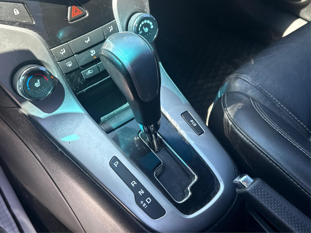 2014 Chevrolet Cruze LEATHER SUNROOF  WE FINANCE ALL CREDIT Photo