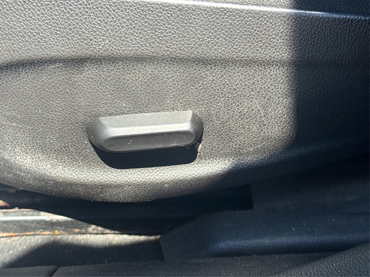 2014 Chevrolet Cruze LEATHER SUNROOF  WE FINANCE ALL CREDIT Photo