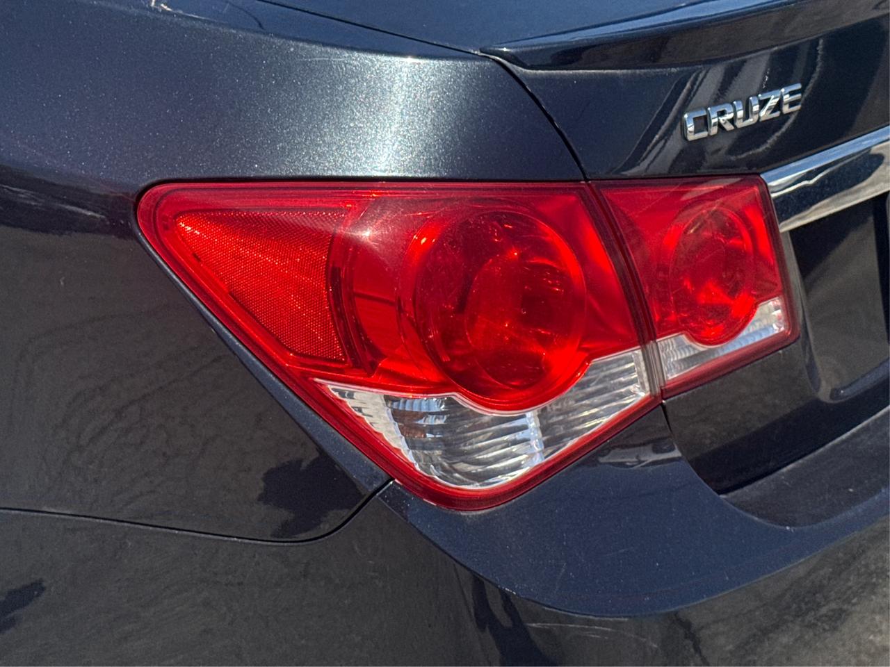 2014 Chevrolet Cruze LEATHER SUNROOF  WE FINANCE ALL CREDIT Photo