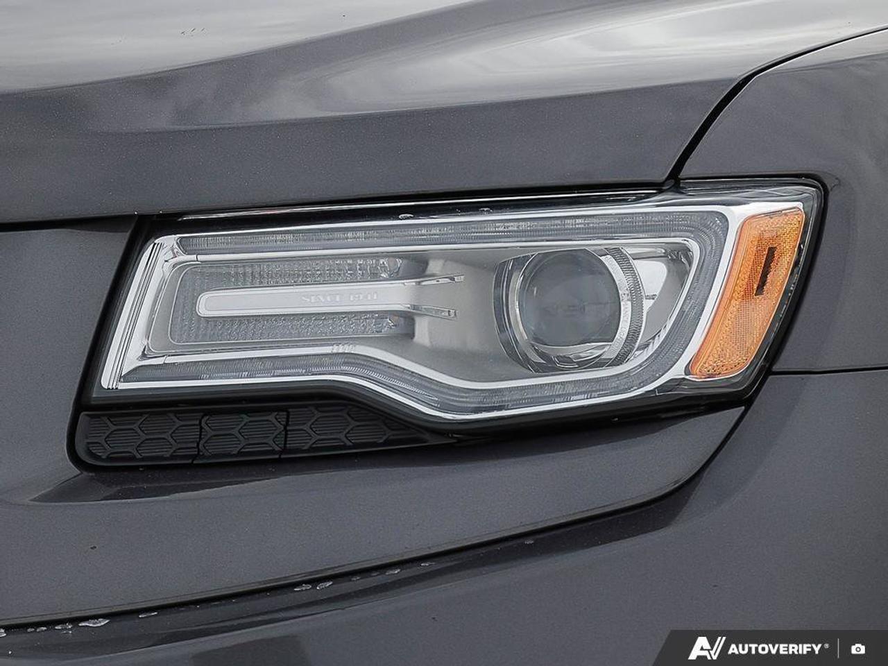 2015 Jeep Grand Cherokee LimitedLIMITED, 3.6L 6-CYLINDER, ALLOYS, 4X4, LEAT Photo