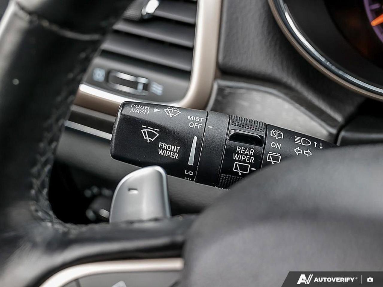 2015 Jeep Grand Cherokee LimitedLIMITED, 3.6L 6-CYLINDER, ALLOYS, 4X4, LEAT Photo