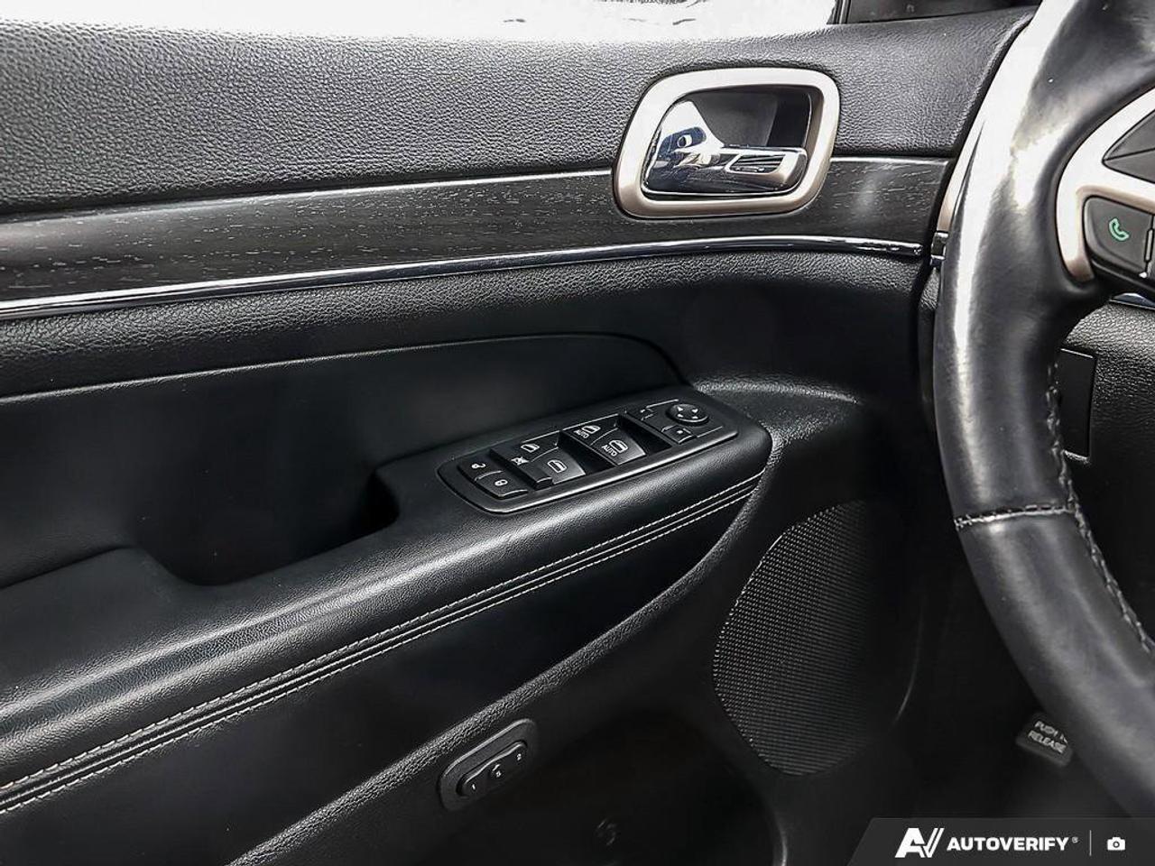 2015 Jeep Grand Cherokee LimitedLIMITED, 3.6L 6-CYLINDER, ALLOYS, 4X4, LEAT Photo