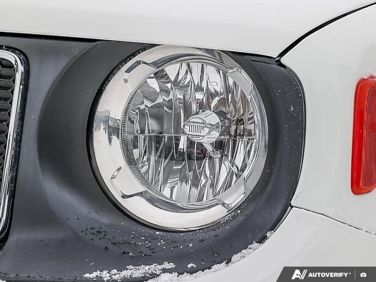 2015 Jeep Renegade NorthCERTIFIED AS-TRADED, ACCIDENT-FREE, 4WD, MY S Photo