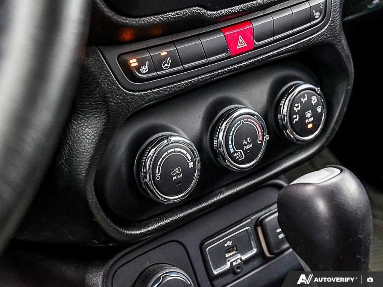 2015 Jeep Renegade NorthCERTIFIED AS-TRADED, ACCIDENT-FREE, 4WD, MY S Photo