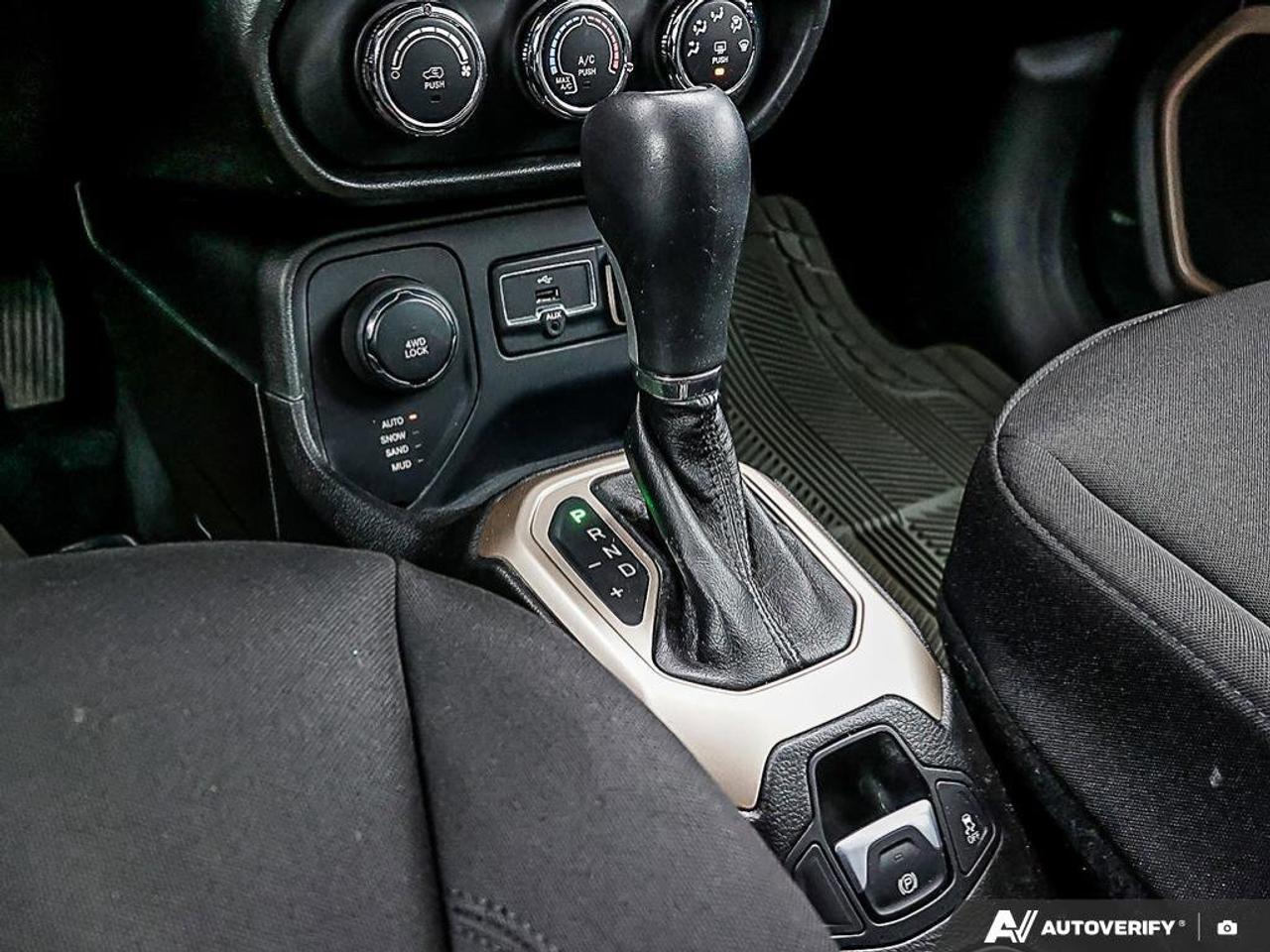 2015 Jeep Renegade NorthCERTIFIED AS-TRADED, ACCIDENT-FREE, 4WD, MY S Photo
