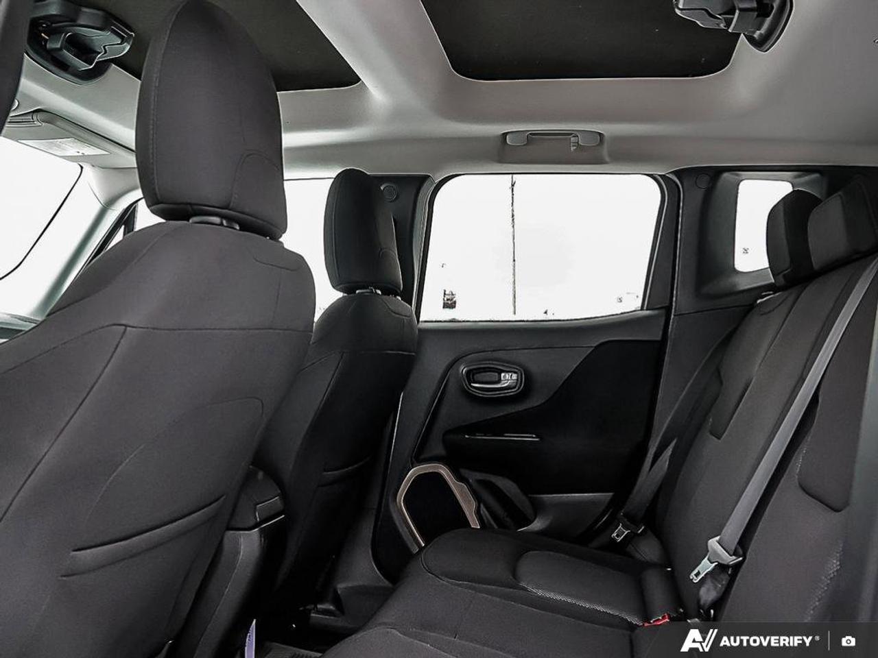 2015 Jeep Renegade NorthCERTIFIED AS-TRADED, ACCIDENT-FREE, 4WD, MY S Photo