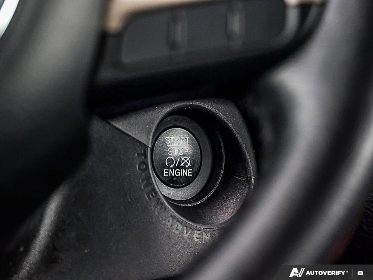 2015 Jeep Renegade NorthCERTIFIED AS-TRADED, ACCIDENT-FREE, 4WD, MY S Photo