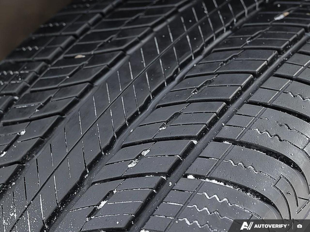 2015 Jeep Grand Cherokee LimitedLIMITED, 3.6L 6-CYLINDER, ALLOYS, 4X4, LEAT Photo