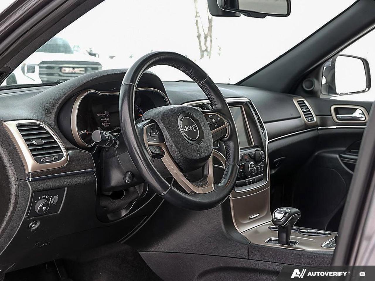 2015 Jeep Grand Cherokee LimitedLIMITED, 3.6L 6-CYLINDER, ALLOYS, 4X4, LEAT Photo