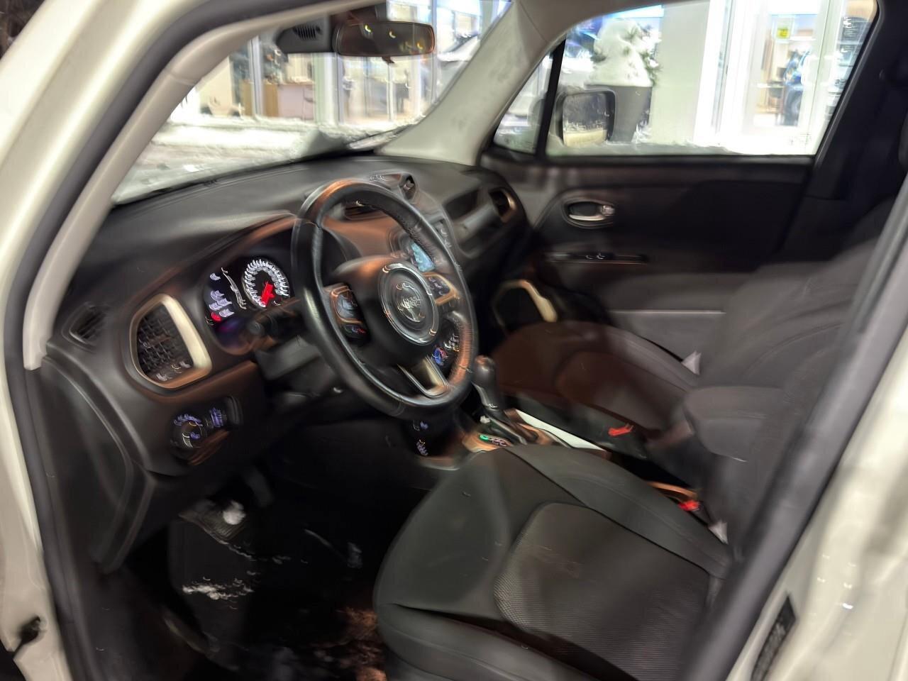 2015 Jeep Renegade NorthCERTIFIED AS-TRADED, ACCIDENT-FREE, 4WD, MY S Photo4