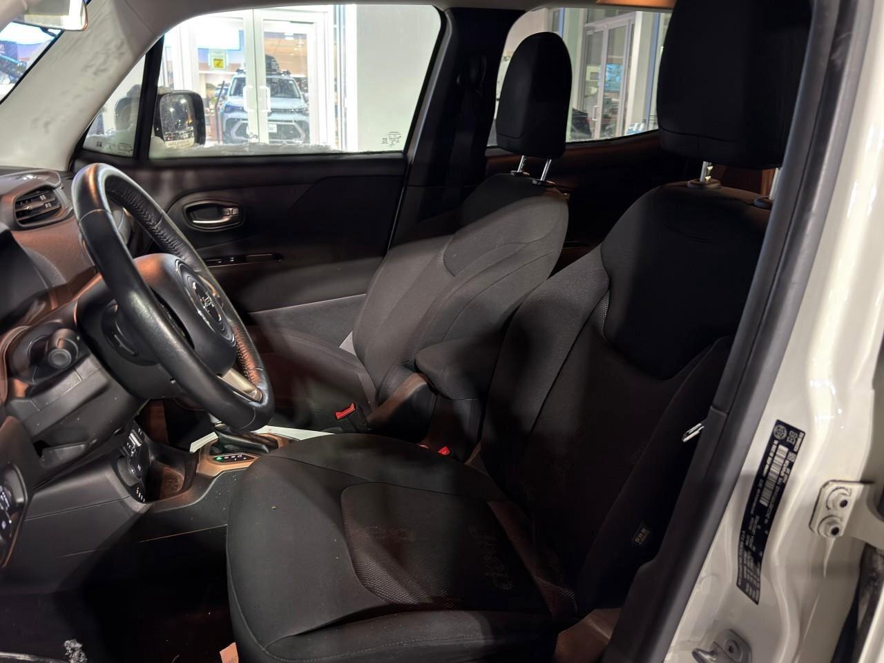 2015 Jeep Renegade NorthCERTIFIED AS-TRADED, ACCIDENT-FREE, 4WD, MY S Photo