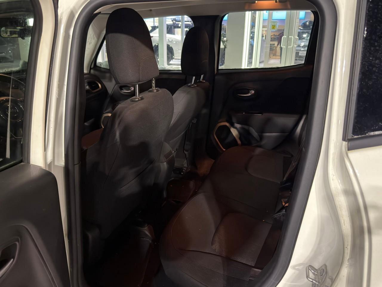 2015 Jeep Renegade NorthCERTIFIED AS-TRADED, ACCIDENT-FREE, 4WD, MY S Photo