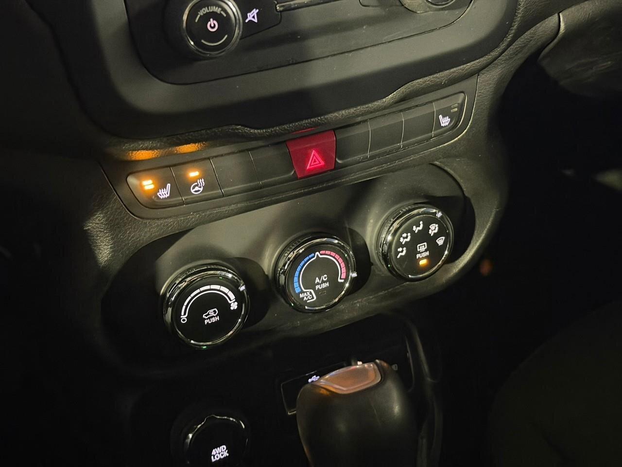 2015 Jeep Renegade NorthCERTIFIED AS-TRADED, ACCIDENT-FREE, 4WD, MY S Photo