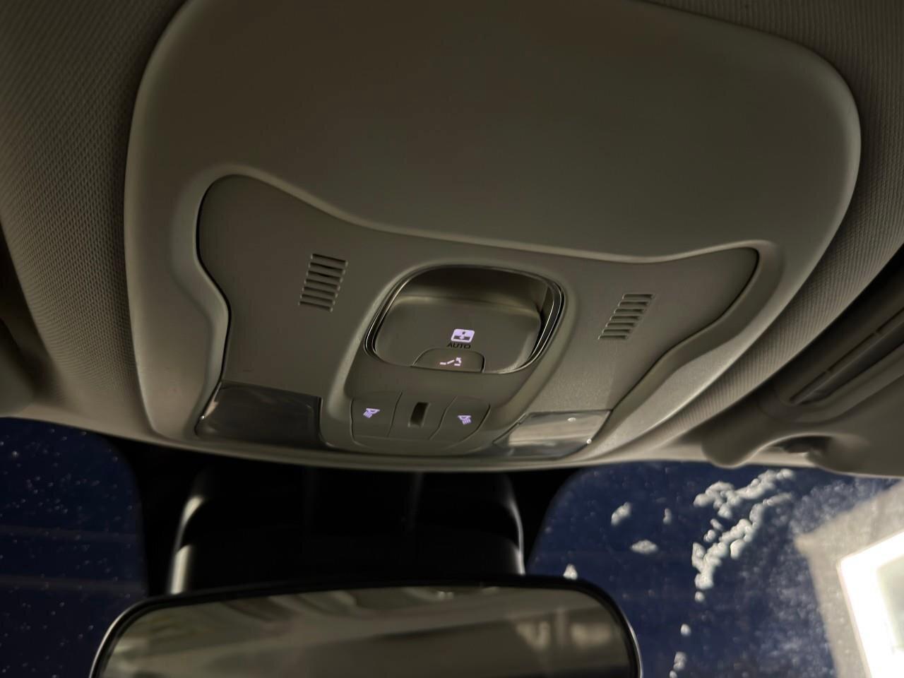 2015 Jeep Renegade NorthCERTIFIED AS-TRADED, ACCIDENT-FREE, 4WD, MY S Photo