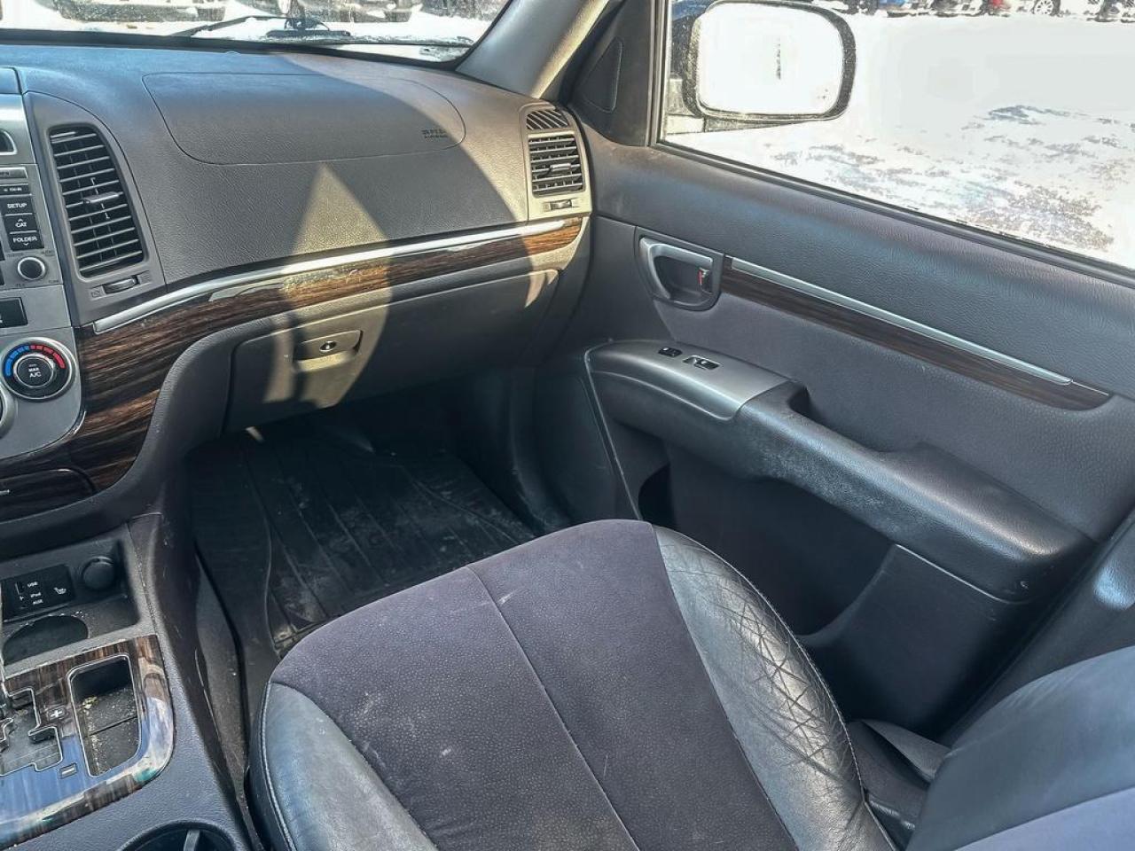 2010 Hyundai Santa Fe GL Photo