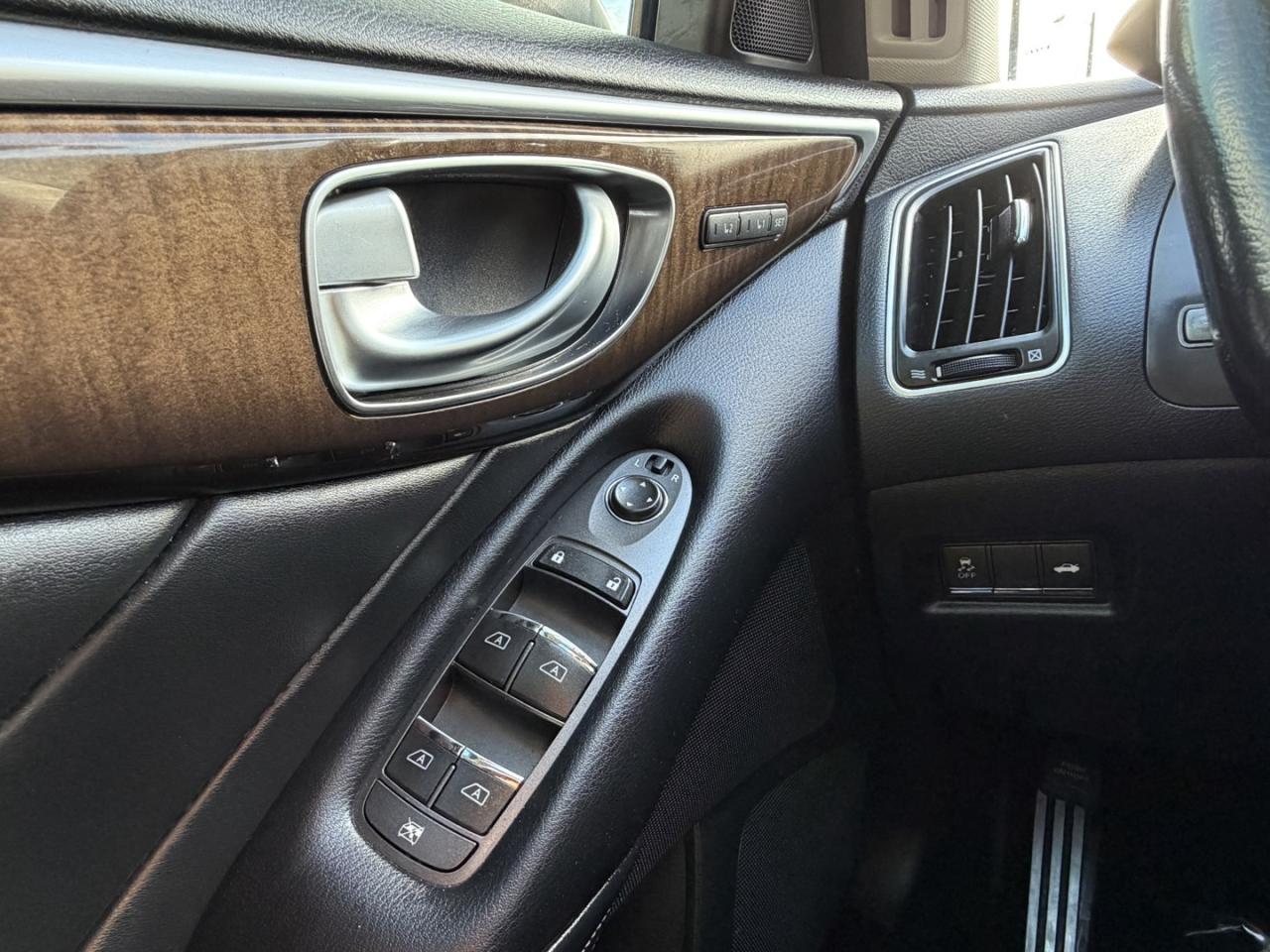 2015 Infiniti Q50 Hybrid Premium AWD Photo