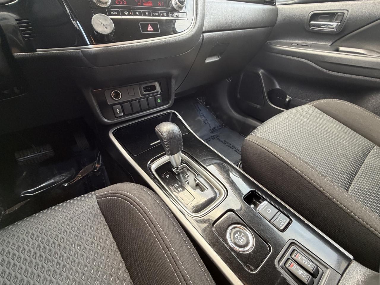 2020 Mitsubishi Outlander SE AWD Photo