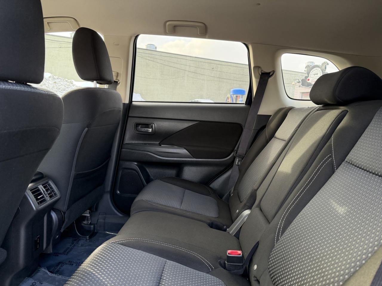 2020 Mitsubishi Outlander SE AWD Photo