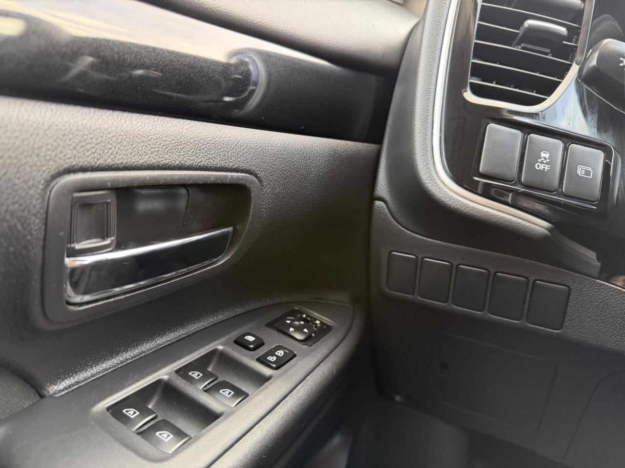 2020 Mitsubishi Outlander SE AWD Photo