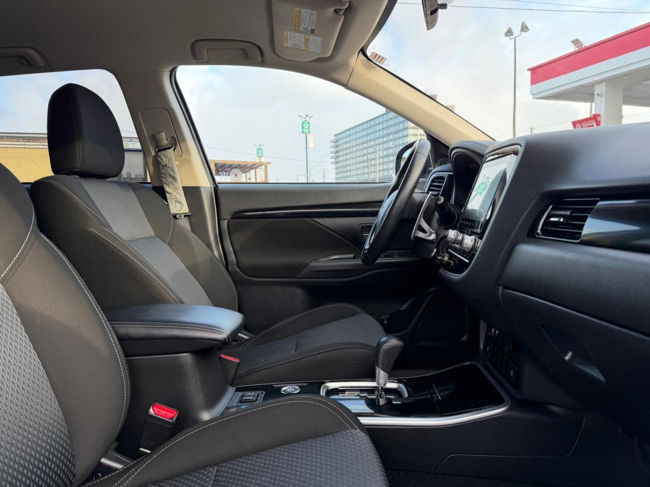 2020 Mitsubishi Outlander SE AWD Photo