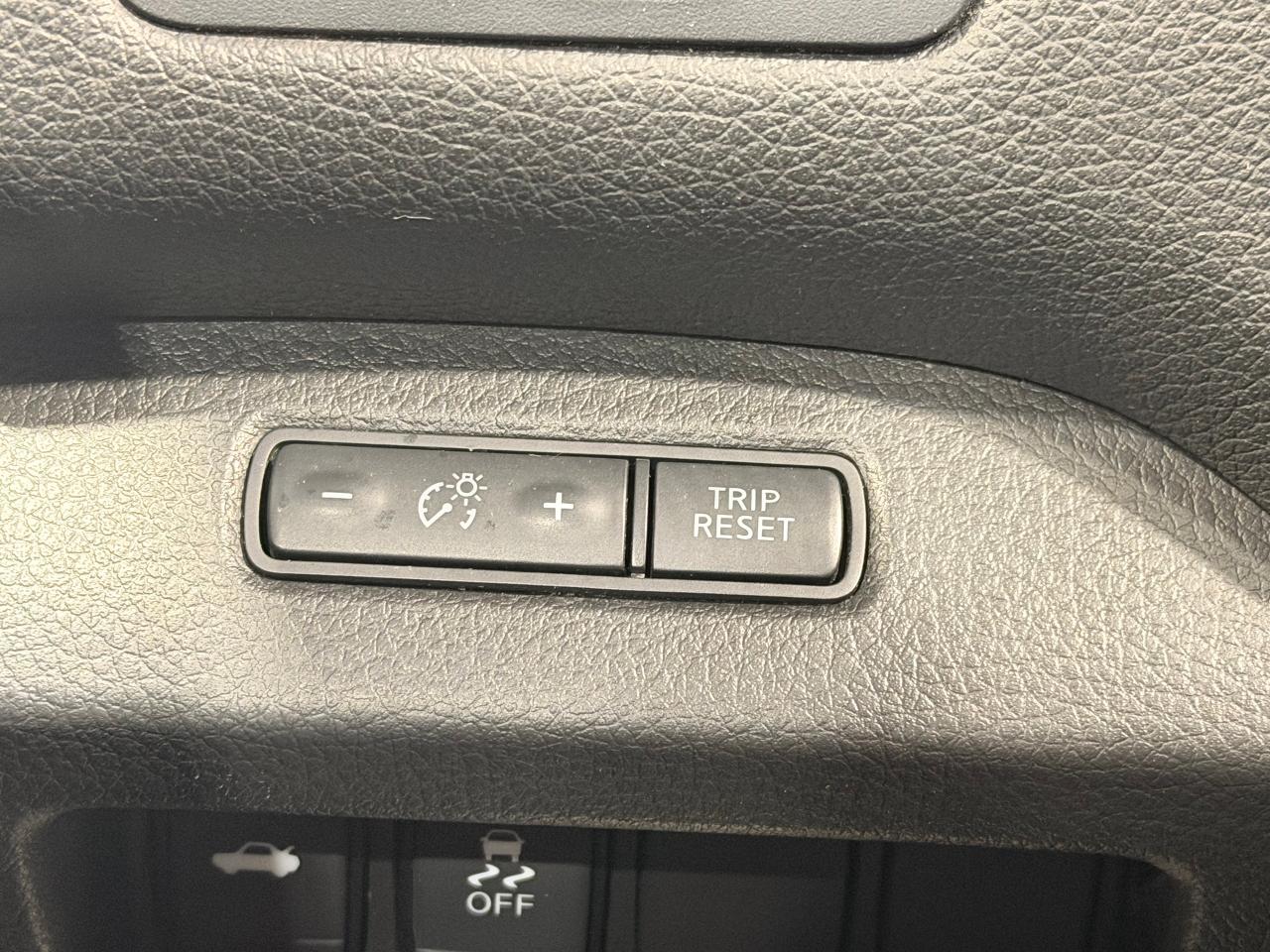 2018 Nissan Altima 2.5 SV+New Tires+Camera+Heated Seats Photo