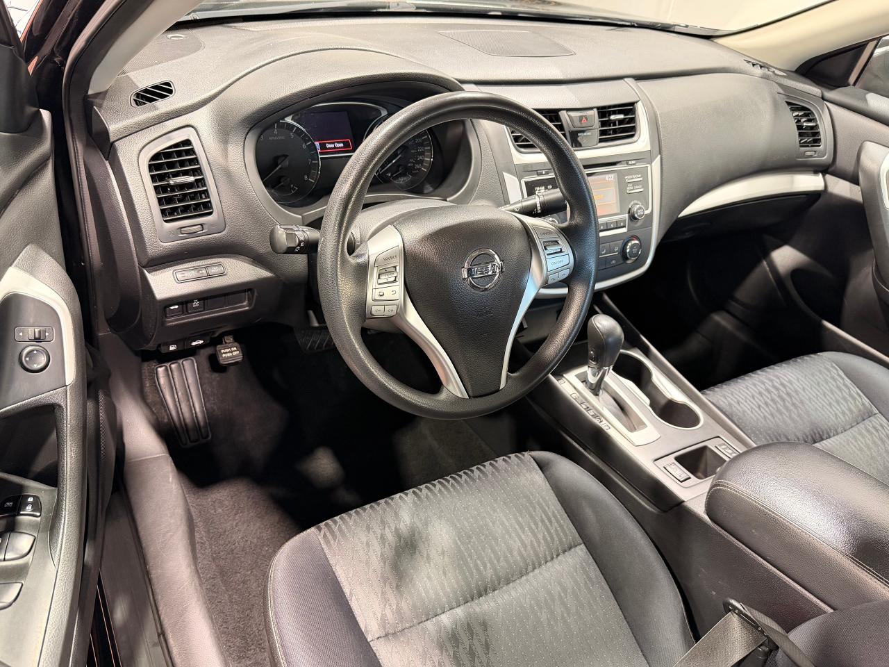 2018 Nissan Altima 2.5 SV+New Tires+Camera+Heated Seats Photo17