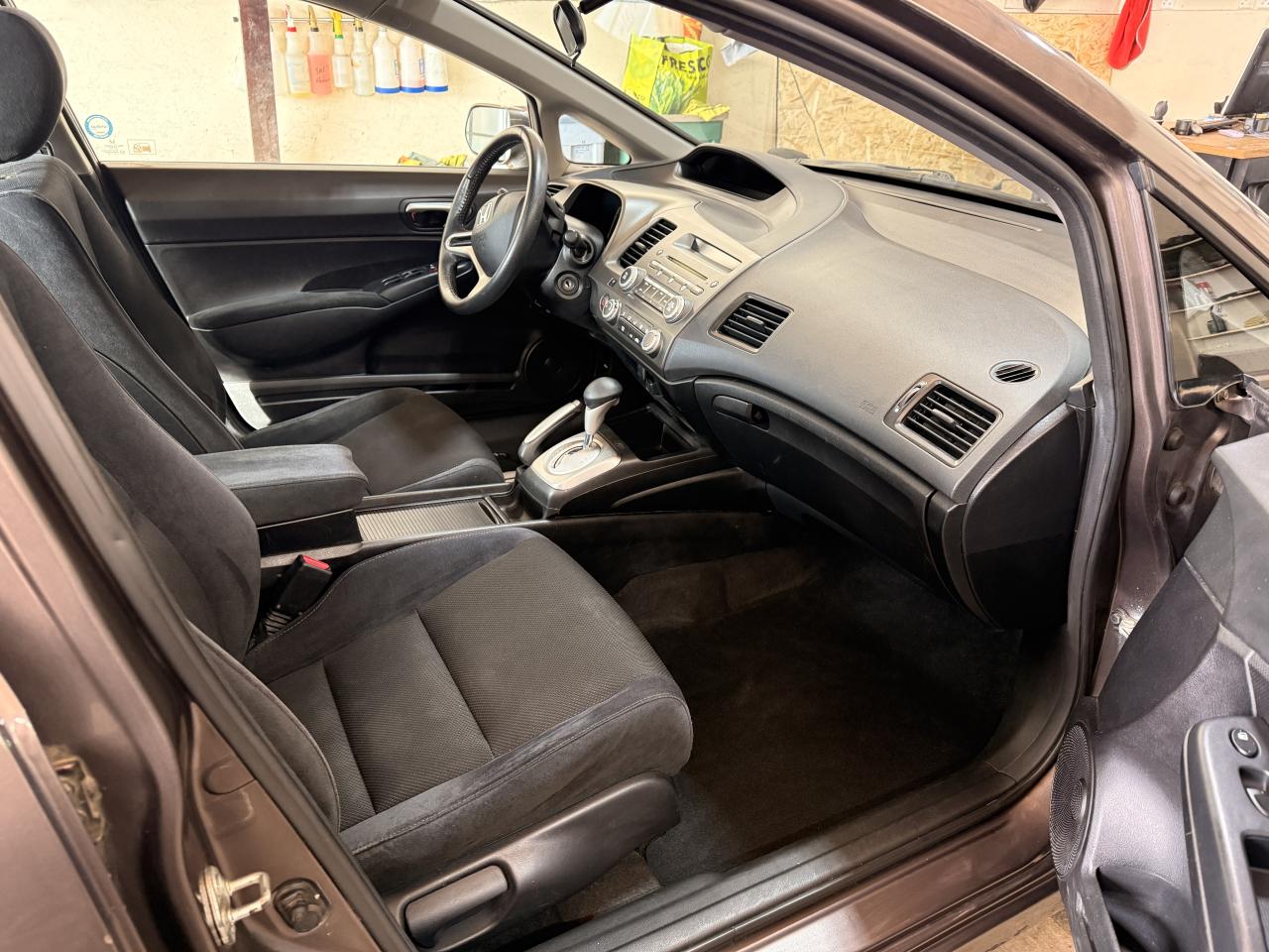 2011 Honda Civic 4dr Auto SE Photo