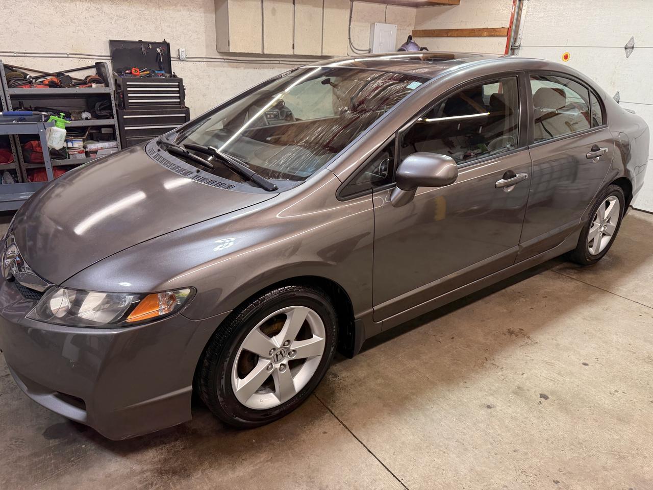 2011 Honda Civic 4dr Auto SE Photo3