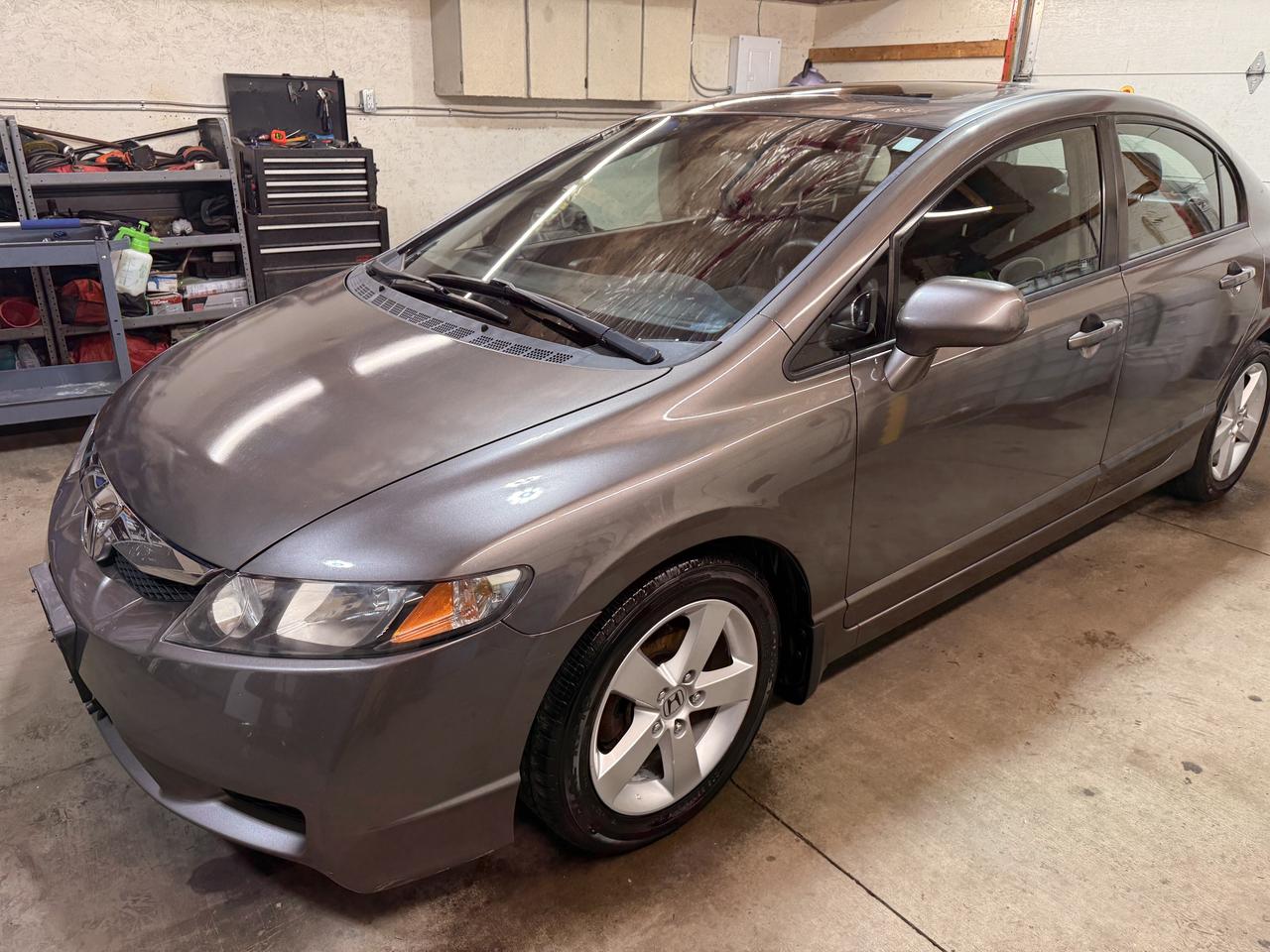 2011 Honda Civic 4dr Auto SE Photo2