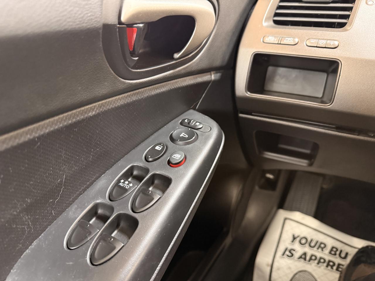 2011 Honda Civic 4dr Auto SE Photo