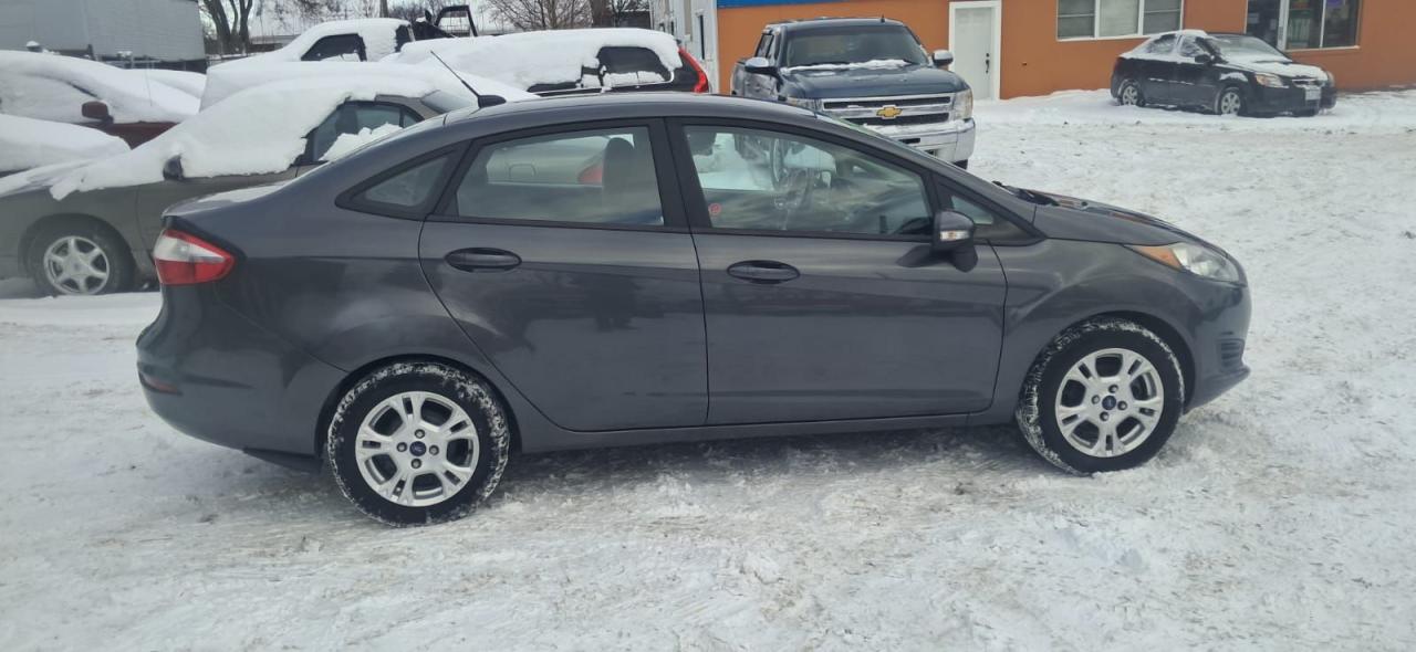 2015 Ford Fiesta SE Photo3