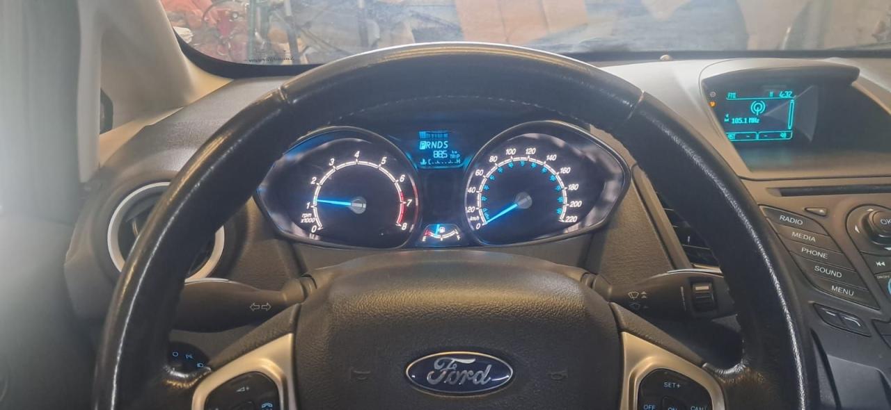 2015 Ford Fiesta SE Photo