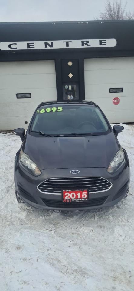 2015 Ford Fiesta SE Photo