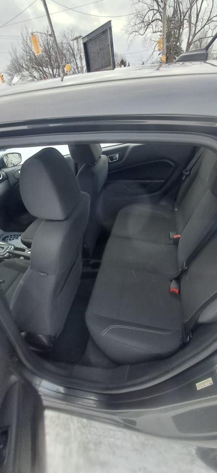 2015 Ford Fiesta SE Photo