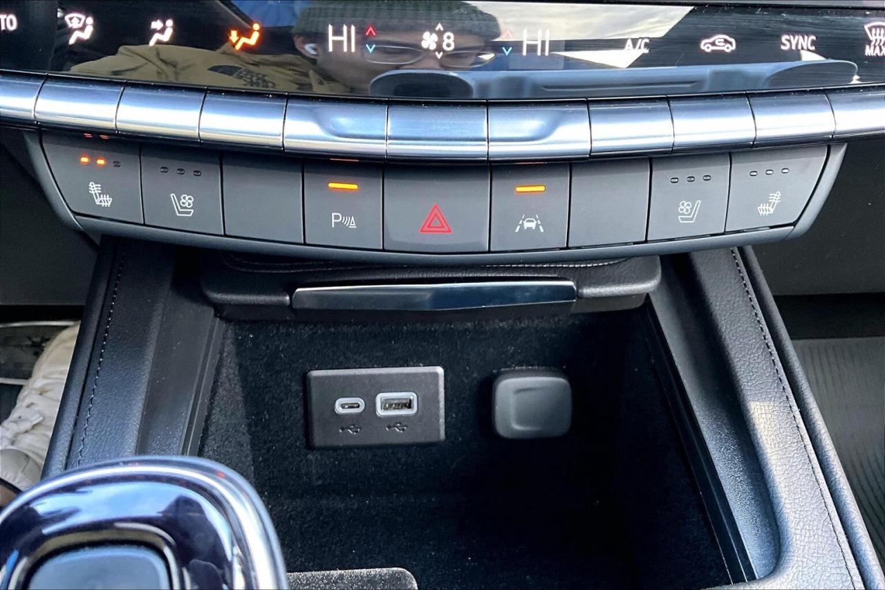 2025 Cadillac XT4 Sport |Vented Leather |Panoroof |Safety Tech |AWD Photo