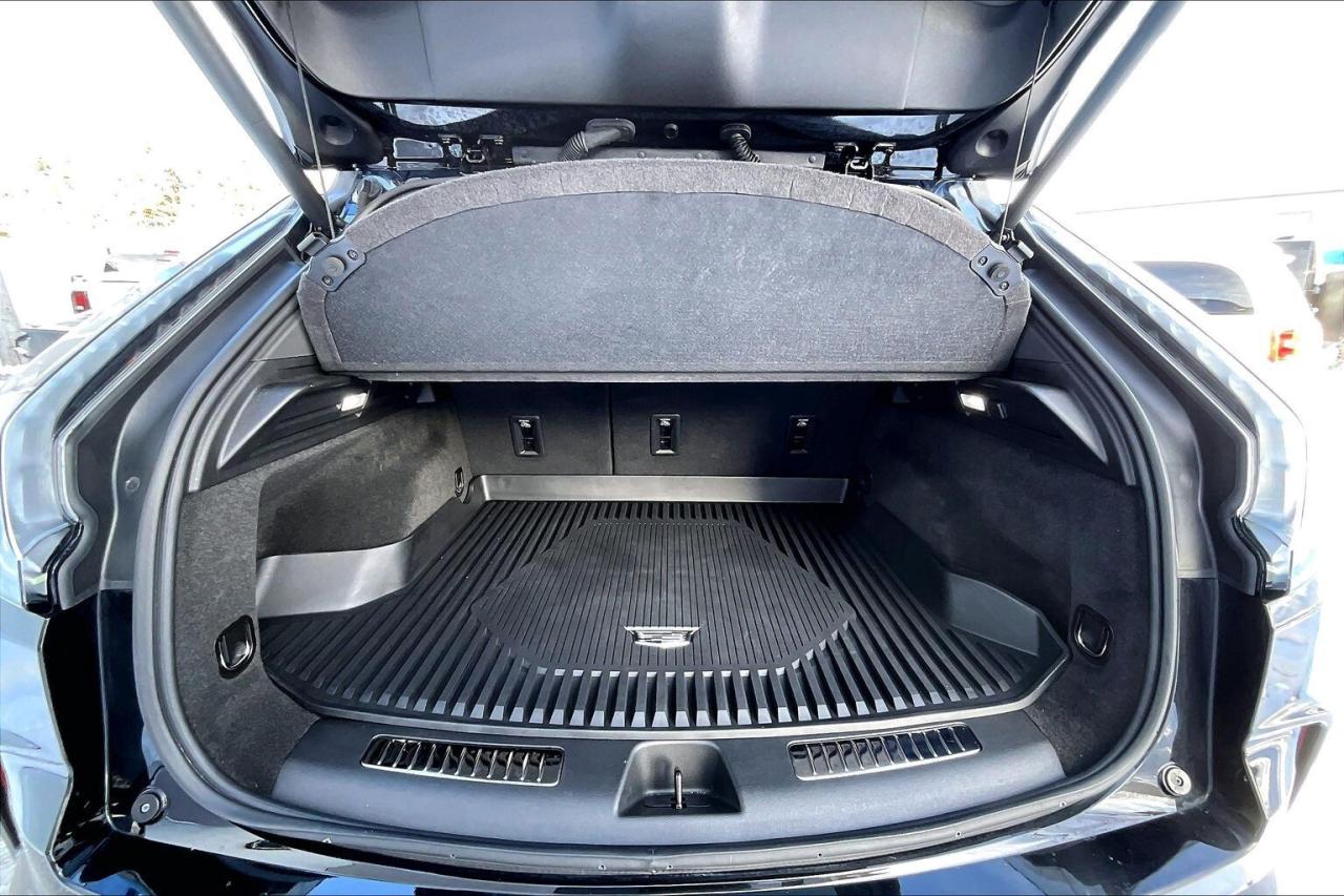 2025 Cadillac XT4 Sport |Vented Leather |Panoroof |Safety Tech |AWD Photo